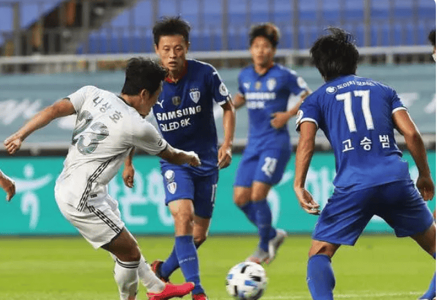 包含Doinb连续二十场比赛得分超过刷新纪录山东泰山遗憾出局备战足总杯，这操作让人直呼：金州勇士围绕全明星赛完成体检的词条